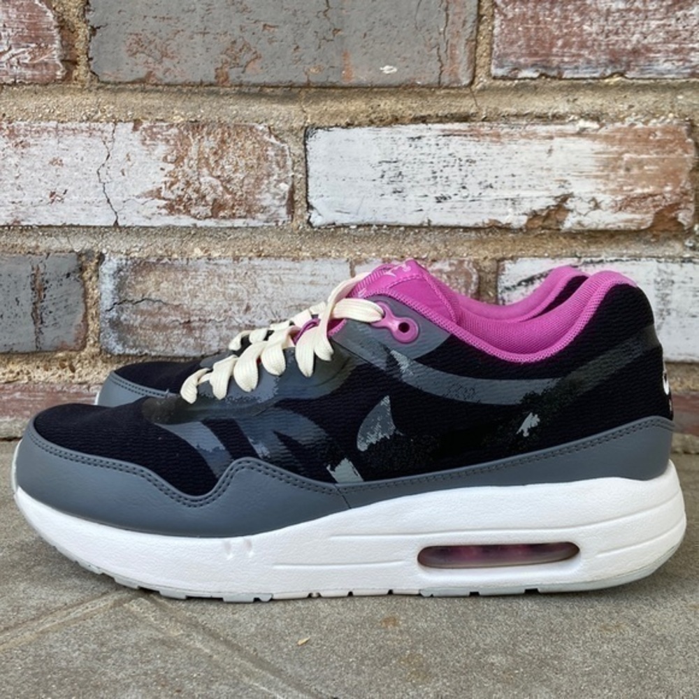 Women’s Nike AirMax 1 CMFT PRM TAPE Size 7.5